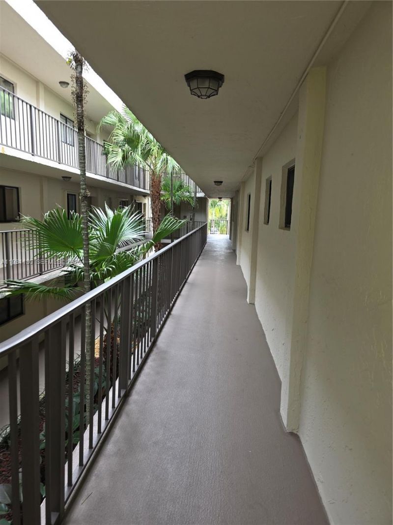 8035 SW 107th Ave, Unit 221, Miami, FL 33173 Photo