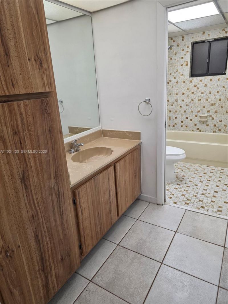 8035 SW 107th Ave, Unit 221, Miami, FL 33173 Photo