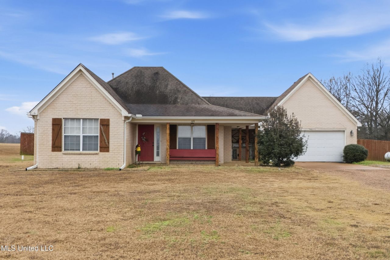 109 Waverly Circle, Senatobia, MS 38668 Main Photo
