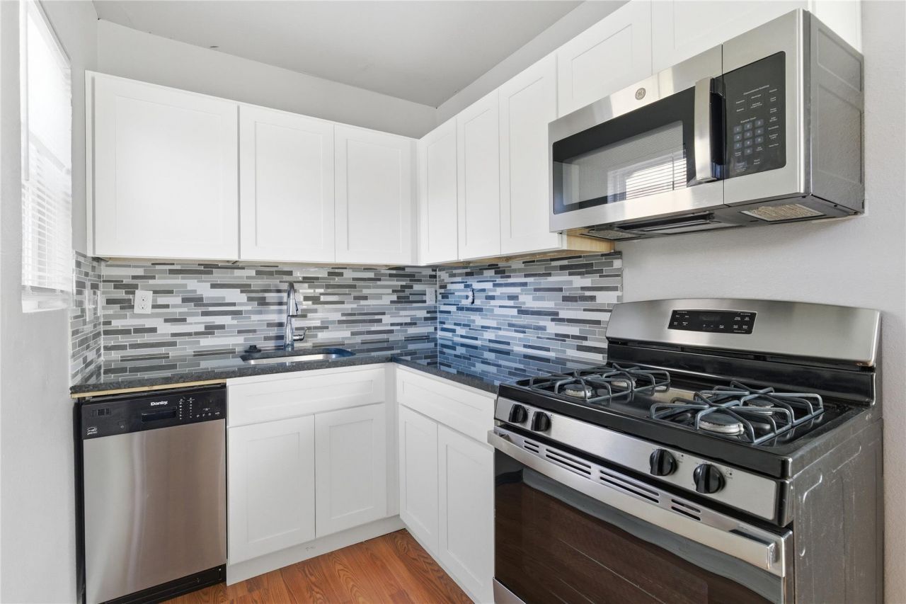 204 E 30th St, Unit 201, Austin, TX 78705 Main Photo