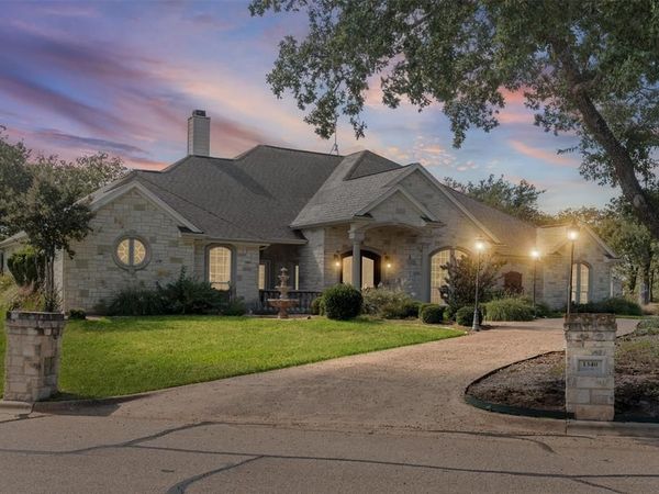 1340 Autumn Oaks Circle, China Spring, TX 76633