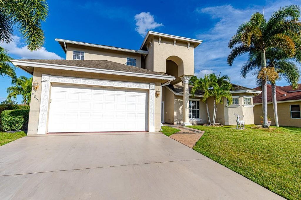 2081 SW Bayshore Boulevard, Port Saint Lucie, FL 34984 Main Photo