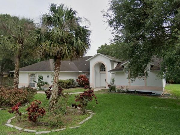 584 Laurel Oak Ct. NE, Palm Bay, FL 32907