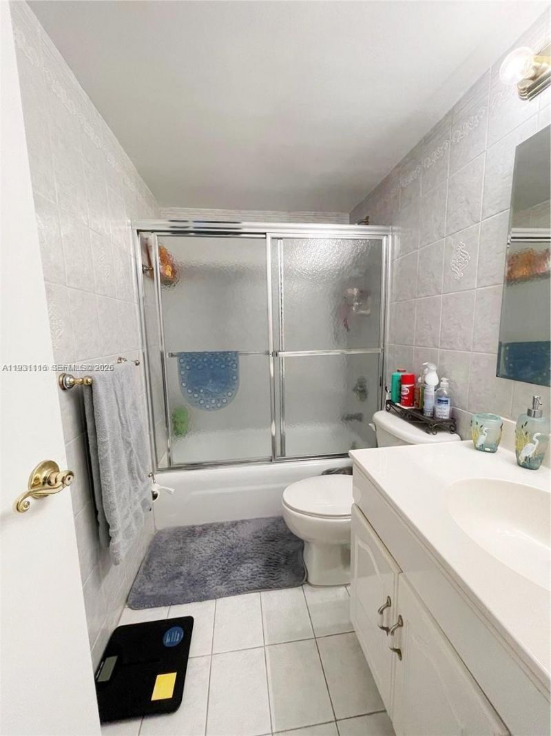 3180 S Ocean Dr, Unit 204, Hallandale Beach, FL 33009 Photo