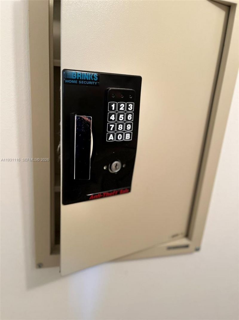 3180 S Ocean Dr, Unit 204, Hallandale Beach, FL 33009 Photo