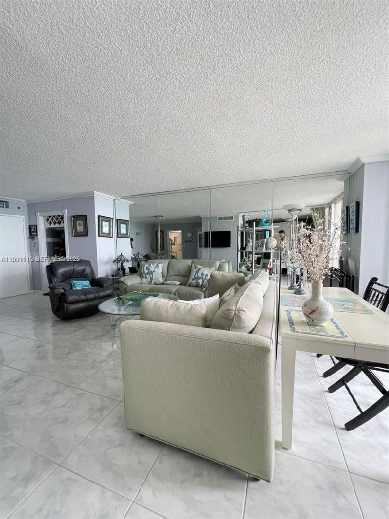 3180 S Ocean Dr, Unit 204, Hallandale Beach, FL 33009 Photo