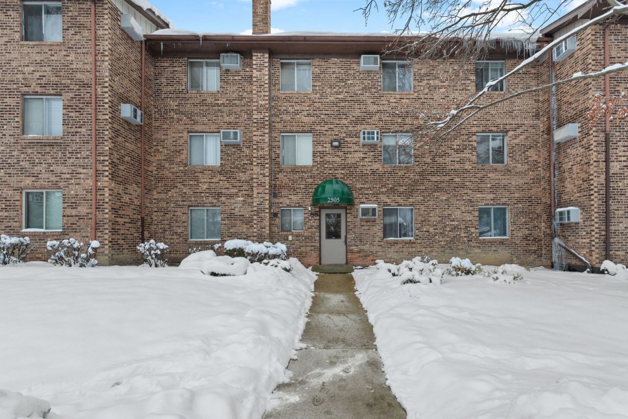 2505 Spring Street, Unit 3304, Woodridge, IL 60517 Main Photo