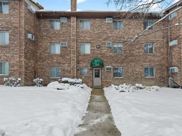 2505 Spring Street, Unit 3304, Woodridge, IL 60517