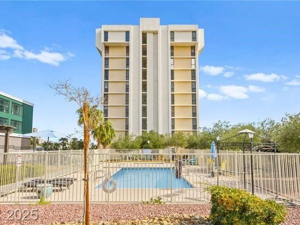 3930 University Center Drive, Unit 402, Las Vegas, NV 89119