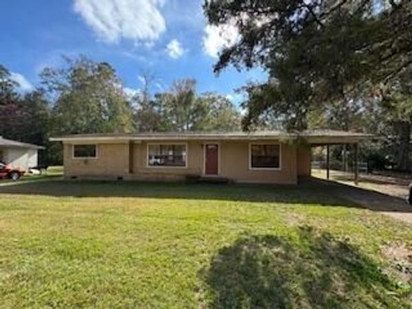 2010 Brooklane Dr., Hattiesburg, MS 39401