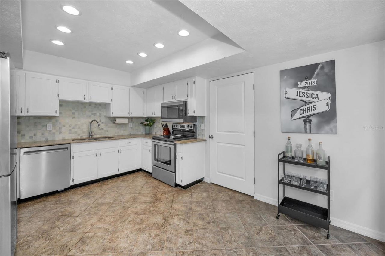 613 Valley Hill Drive, Brandon, FL 33510 Photo