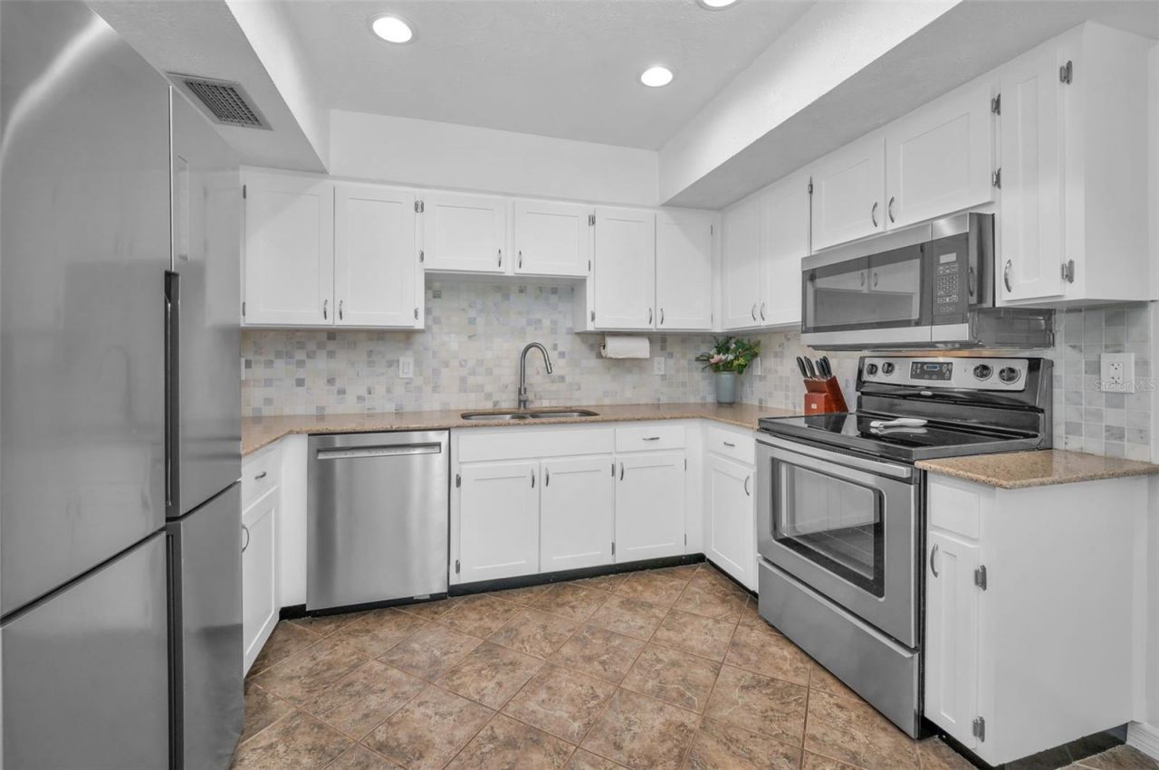 613 Valley Hill Drive, Brandon, FL 33510 Photo