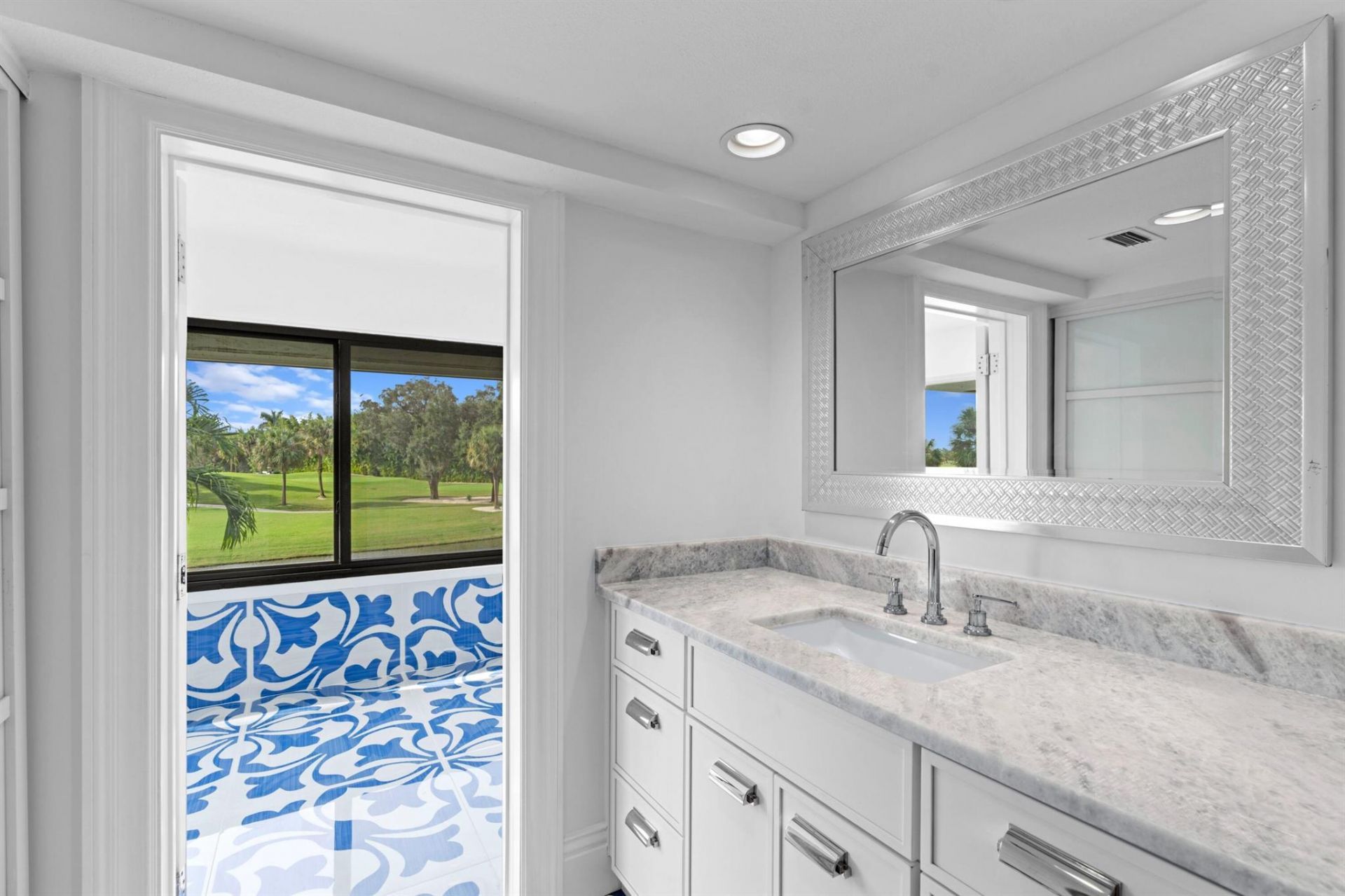 2435 Presidential Way, Unit H, West Palm Beach, FL 33401 Photo