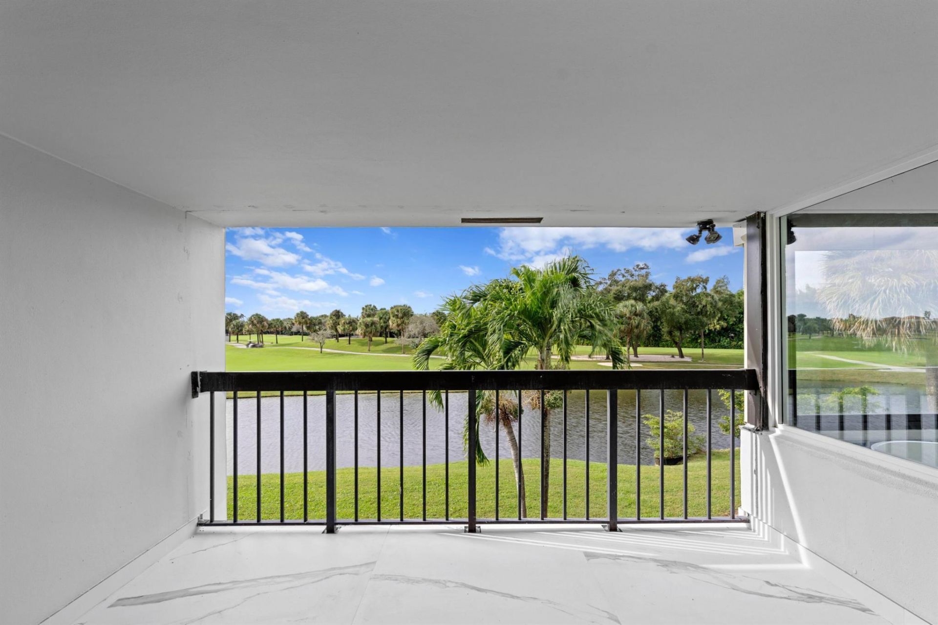 2435 Presidential Way, Unit H, West Palm Beach, FL 33401 Photo