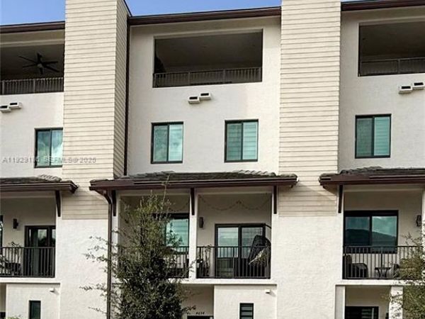 4654 NW 84th Ave, Doral, FL 33166