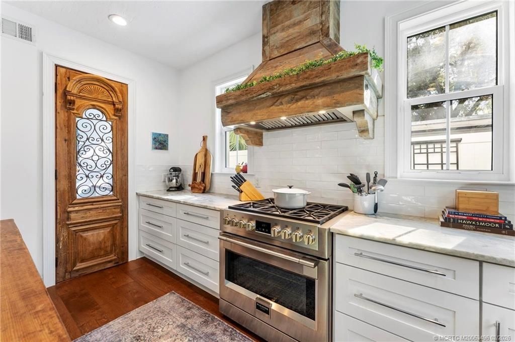 516 SW Camden Avenue, Stuart, FL 34994 Photo