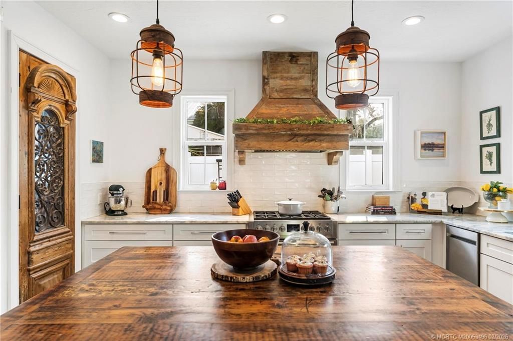 516 SW Camden Avenue, Stuart, FL 34994 Photo