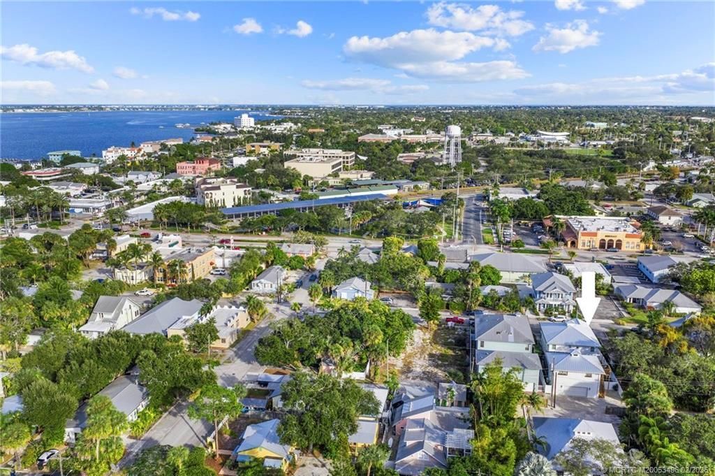 516 SW Camden Avenue, Stuart, FL 34994 Photo