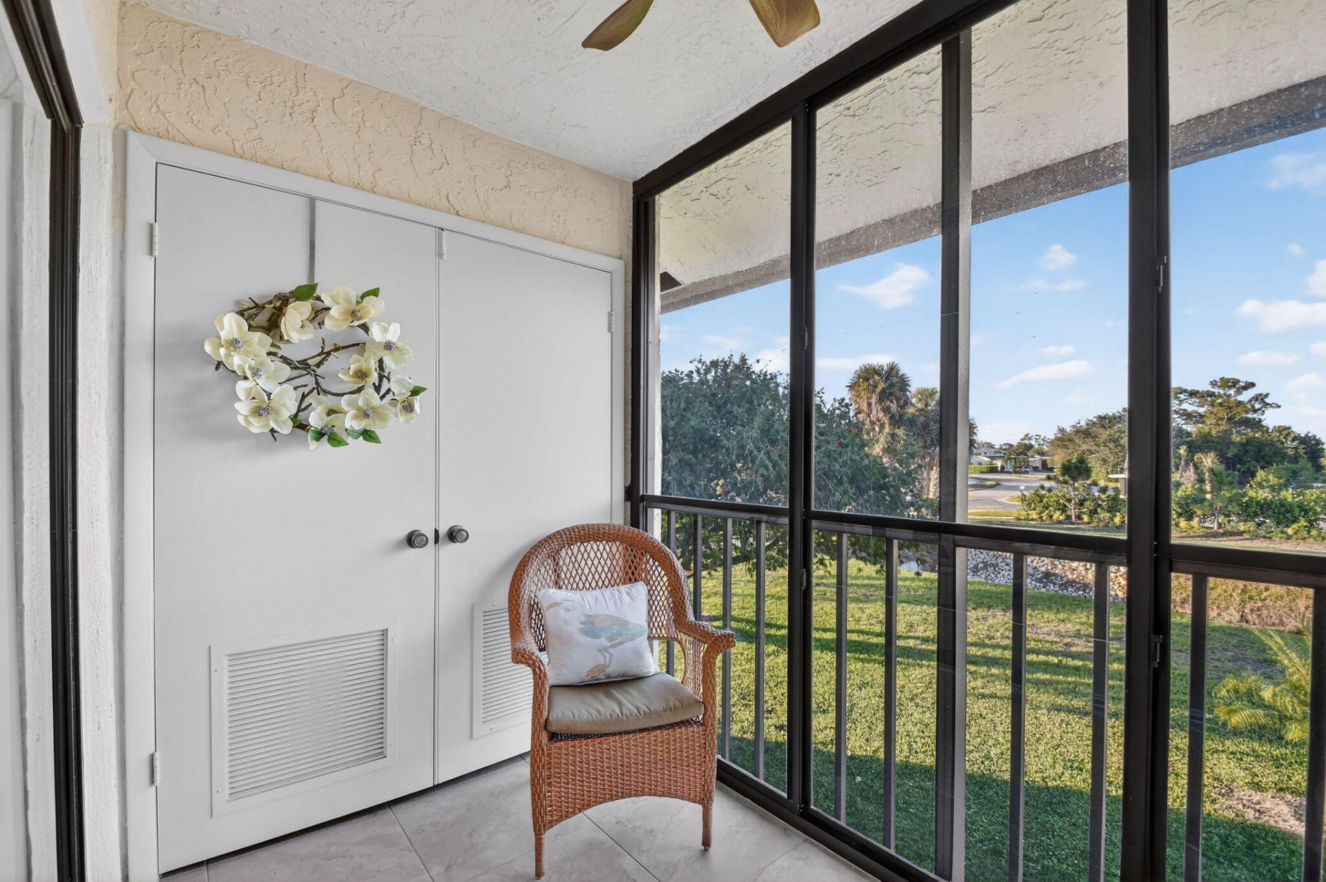 4542 Lucerne Lakes Boulevard E, Unit 202, Lake Worth, FL 33467 Photo