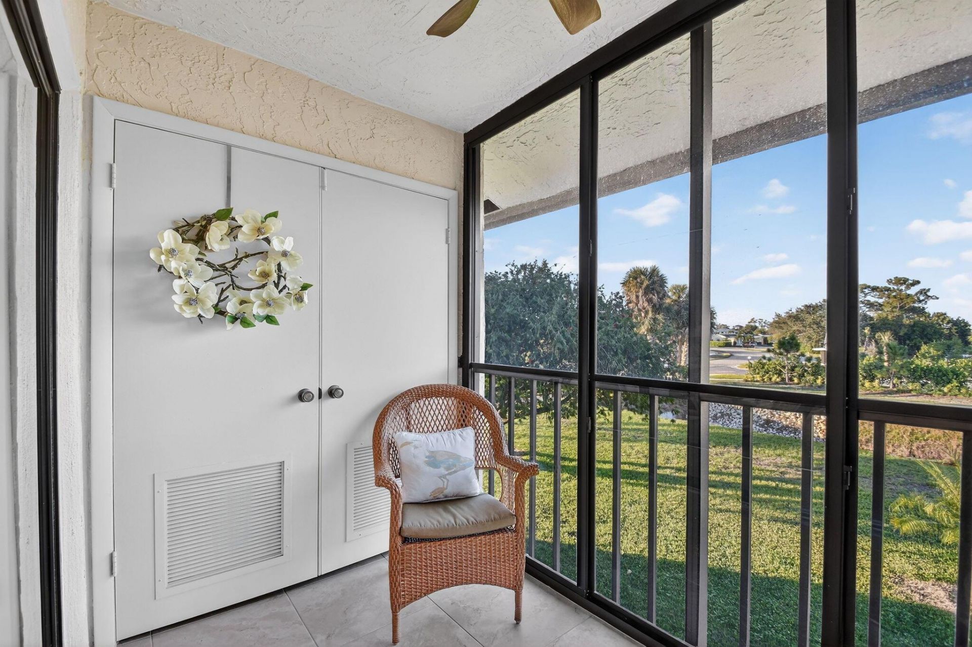 4542 Lucerne Lakes Boulevard E, Unit 202, Lake Worth, FL 33467 Photo