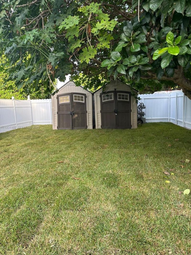 740 NW 178th Ter, Miami Gardens, FL 33169 Photo