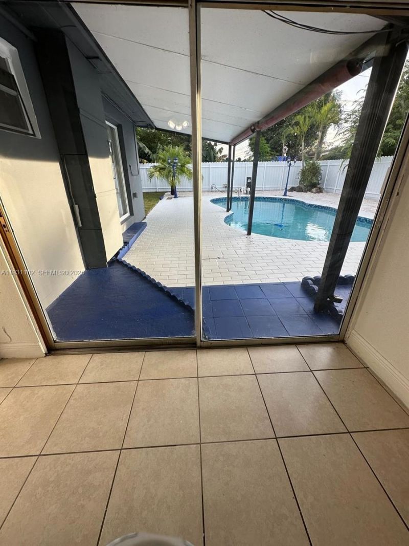 740 NW 178th Ter, Miami Gardens, FL 33169 Photo