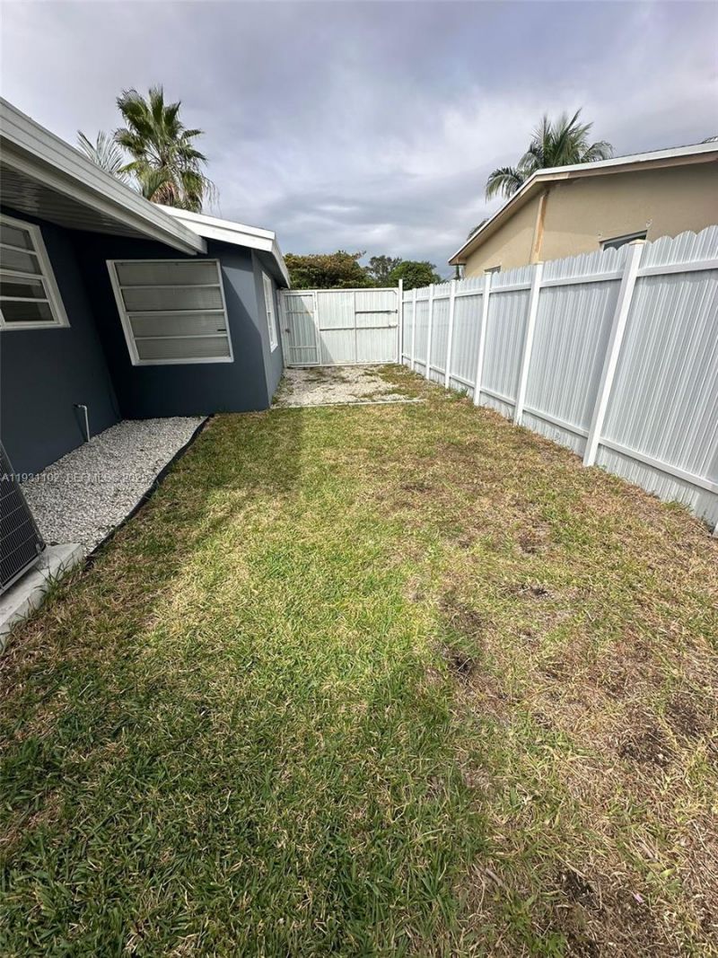 740 NW 178th Ter, Miami Gardens, FL 33169 Photo