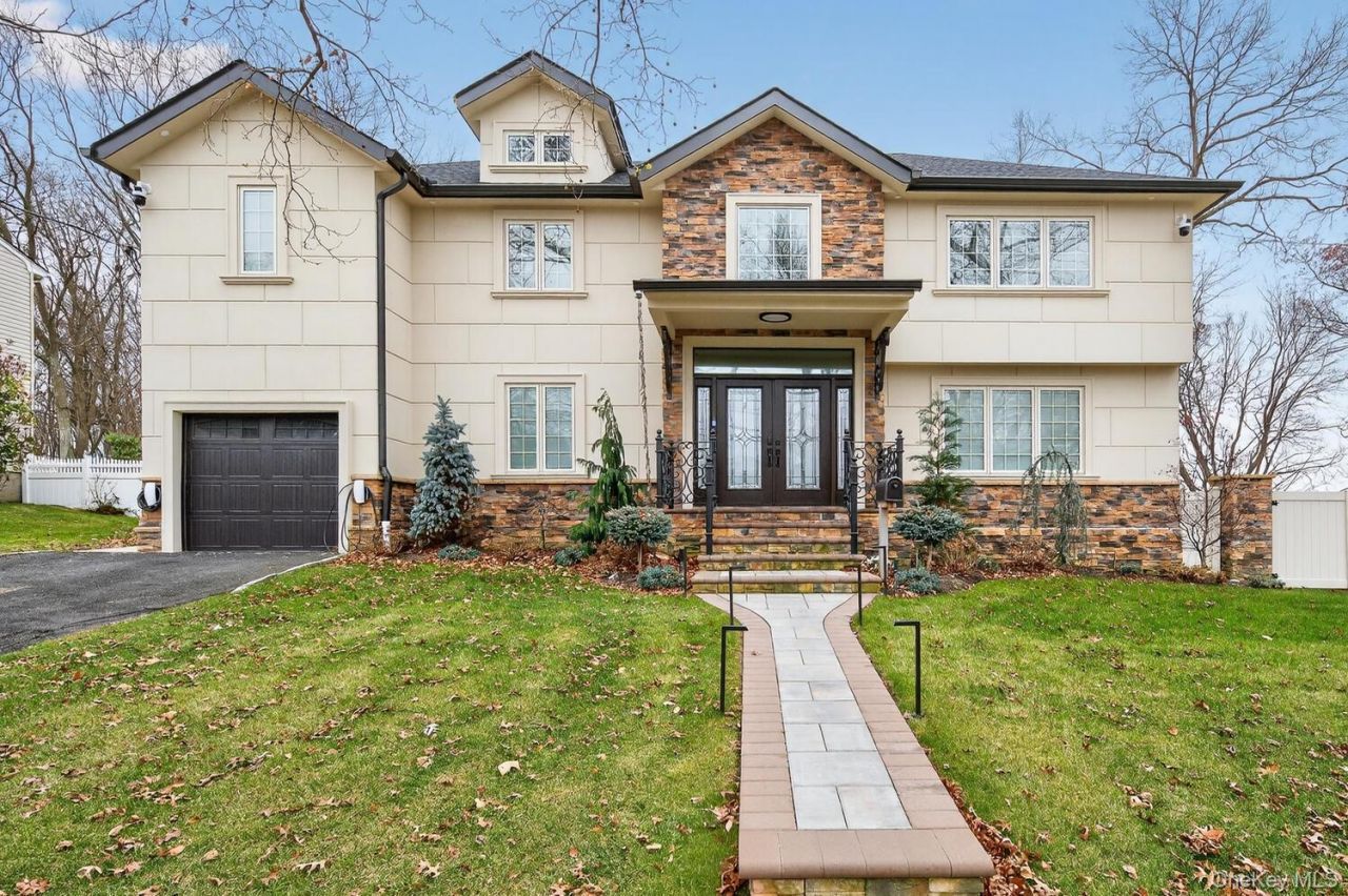 14 Woodland Drive, Old Bethpage, NY 11804 Main Photo