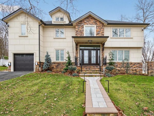 14 Woodland Drive, Old Bethpage, NY 11804