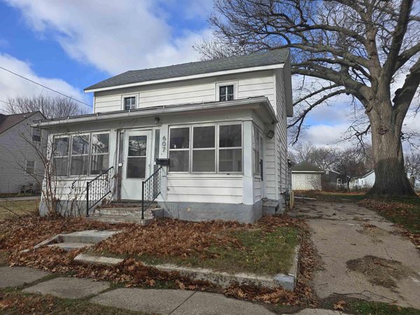 607 Sycamore Street, LaPorte City, IA 50651