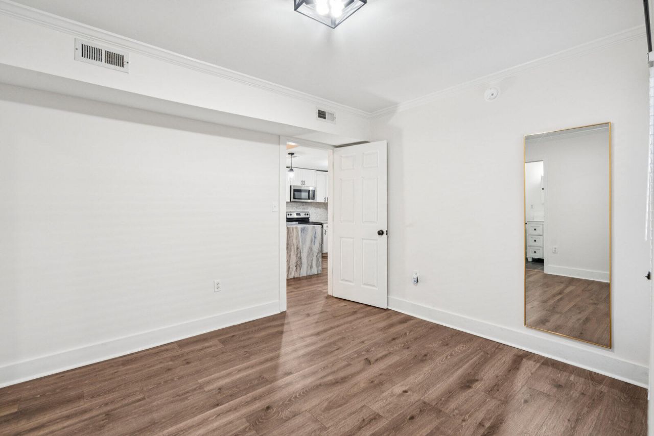 509 W 2nd South Street Photo 98