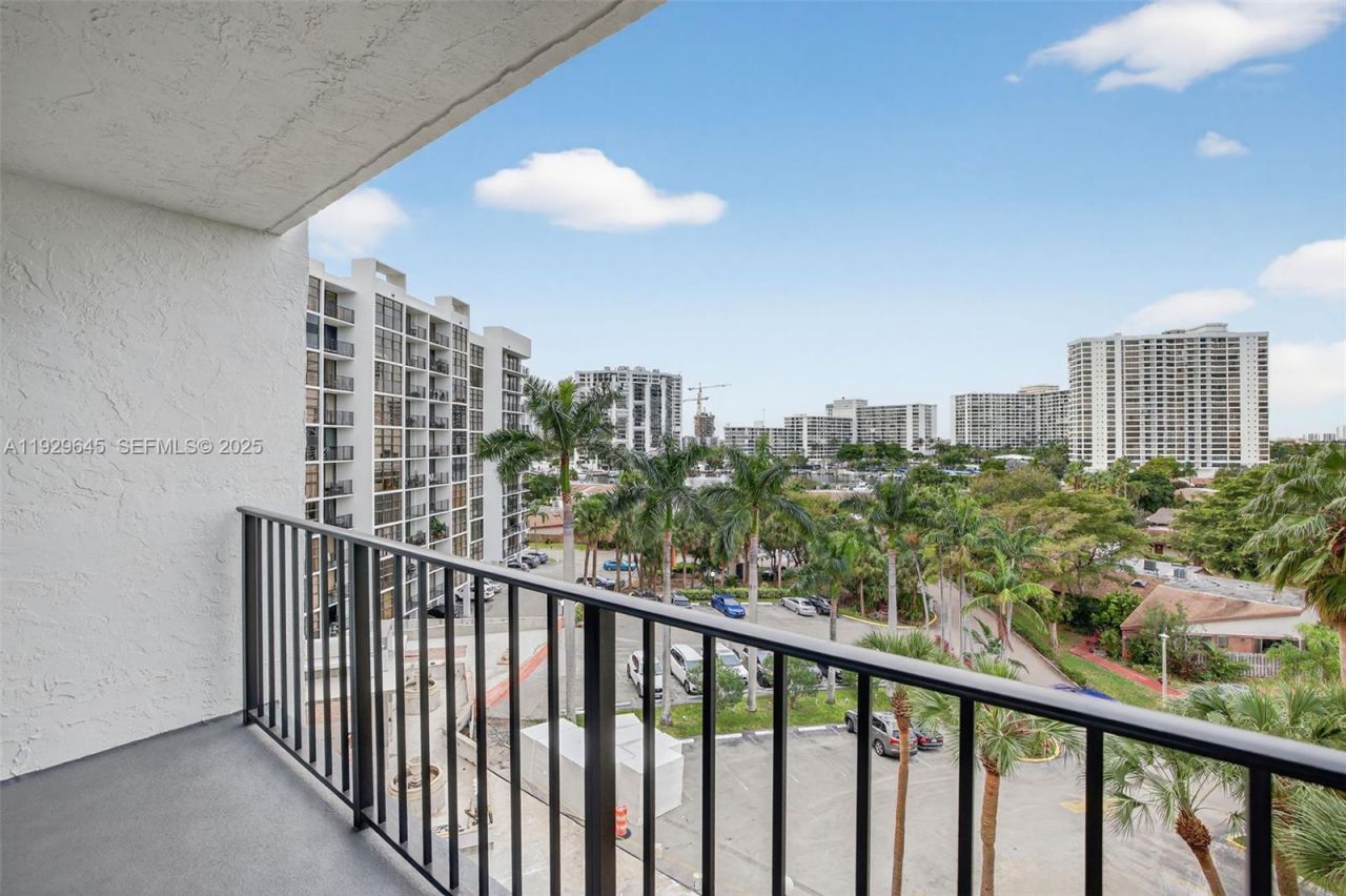 200 Leslie Dr, Unit 707, Hallandale Beach, FL 33009 Photo