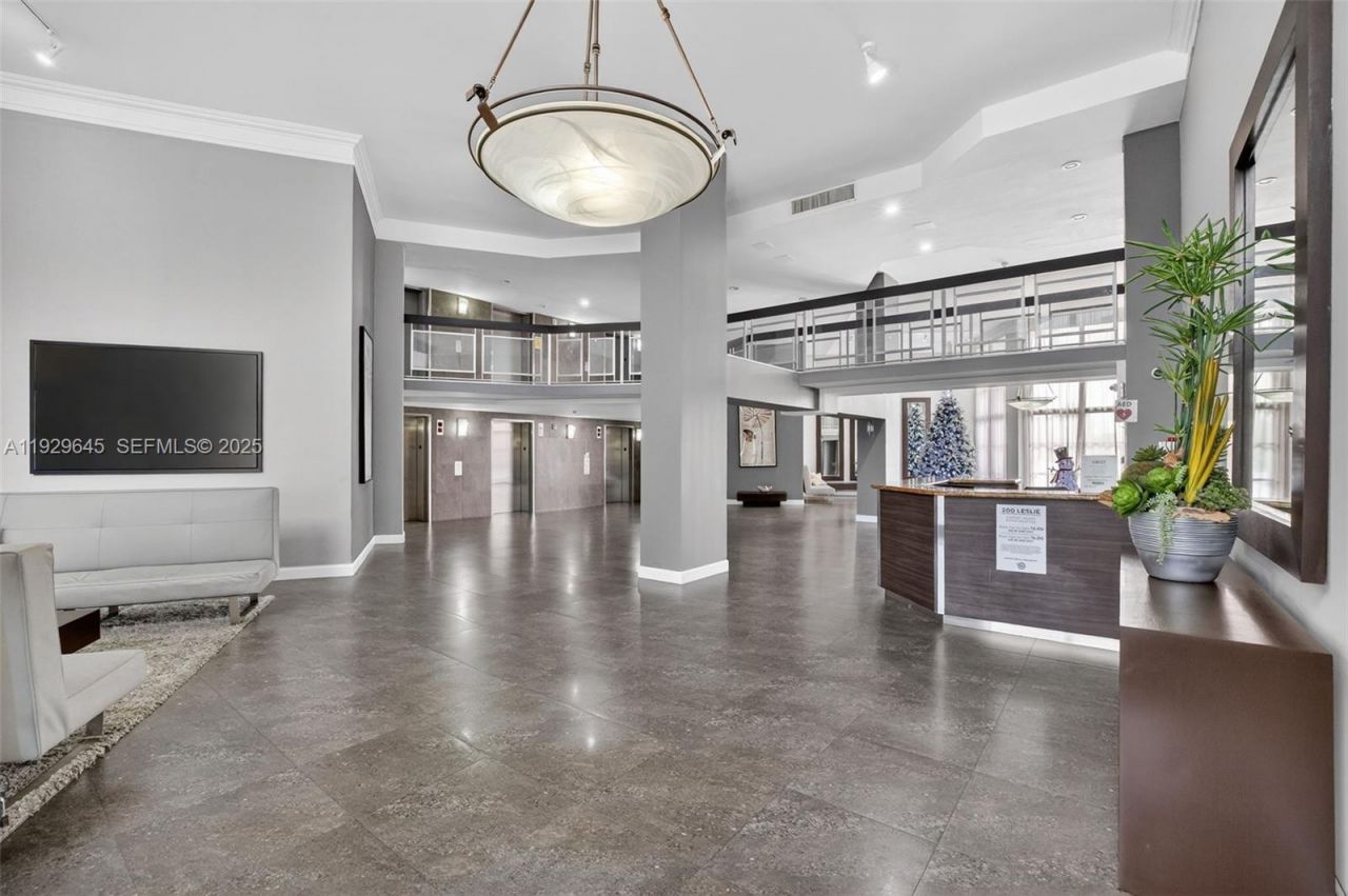 200 Leslie Dr, Unit 707, Hallandale Beach, FL 33009 Photo