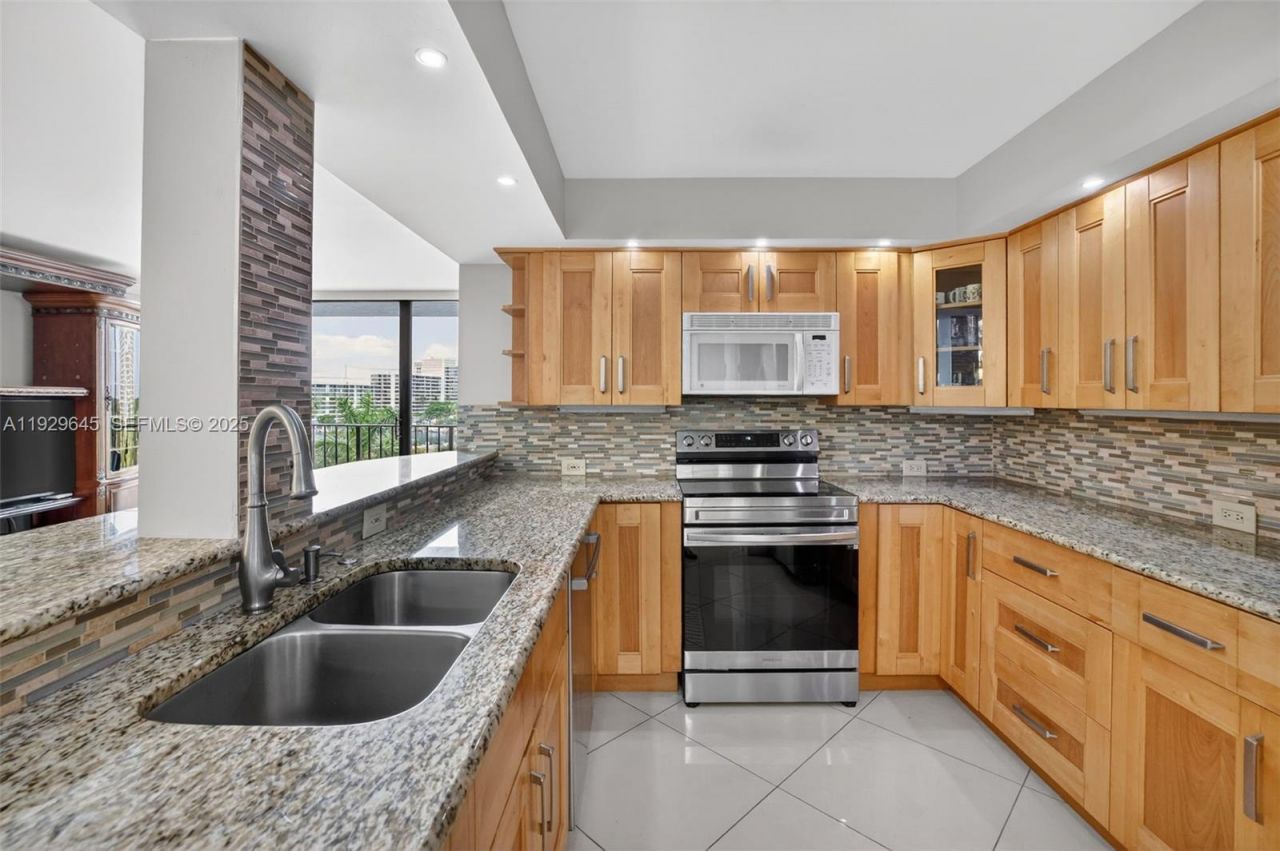 200 Leslie Dr, Unit 707, Hallandale Beach, FL 33009 Photo