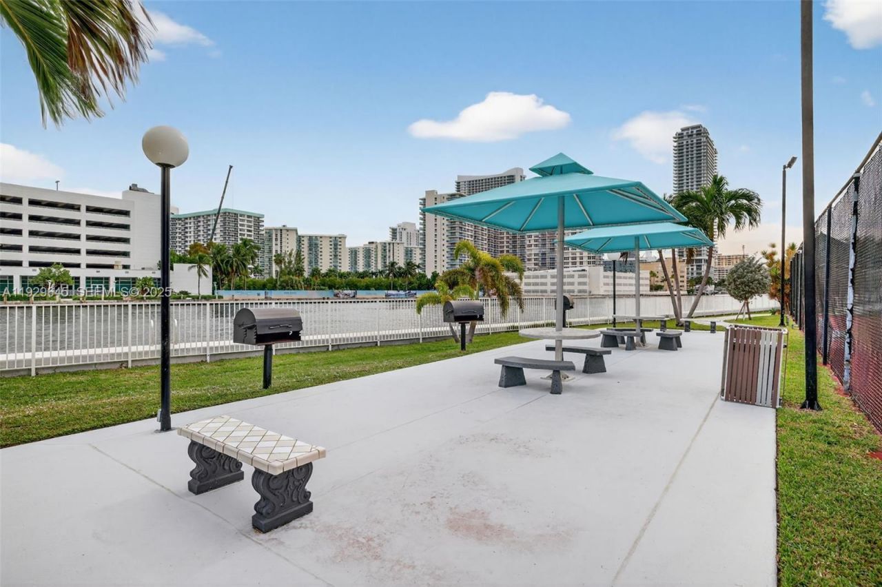 200 Leslie Dr, Unit 707, Hallandale Beach, FL 33009 Photo