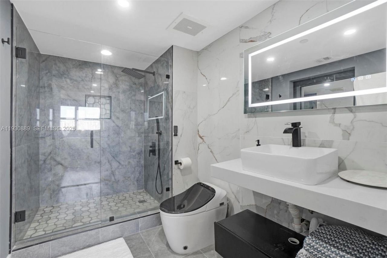 19501 W Country Club Dr, Unit 1202, Aventura, FL 33180 Photo