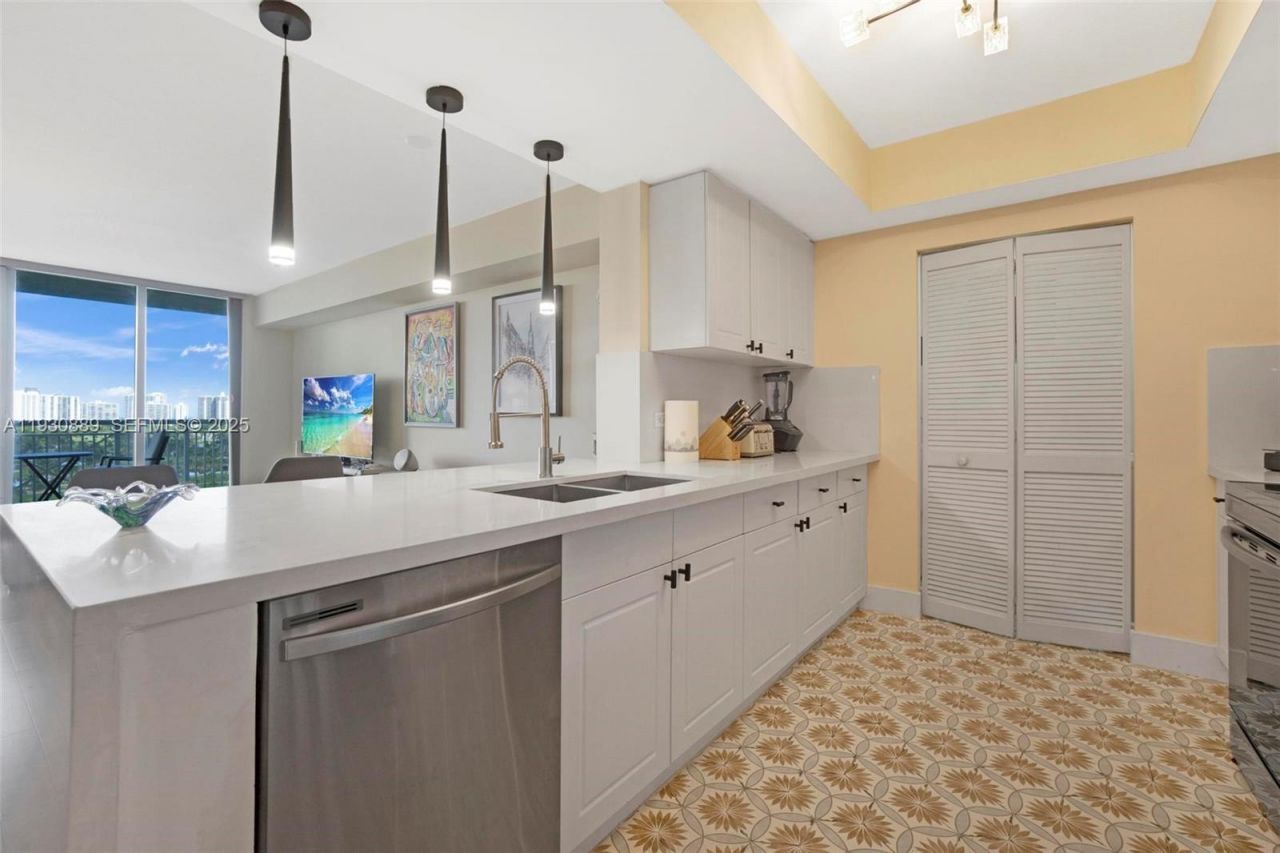 19501 W Country Club Dr, Unit 1202, Aventura, FL 33180 Photo