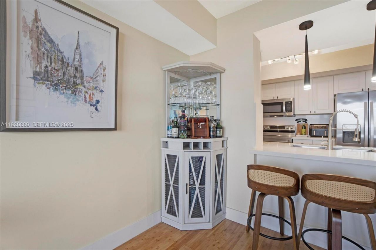 19501 W Country Club Dr, Unit 1202, Aventura, FL 33180 Photo