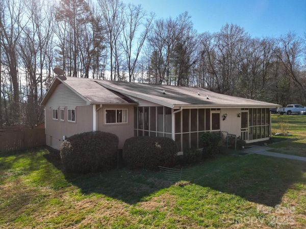 125 Freedom Road, Hendersonville, NC 28792