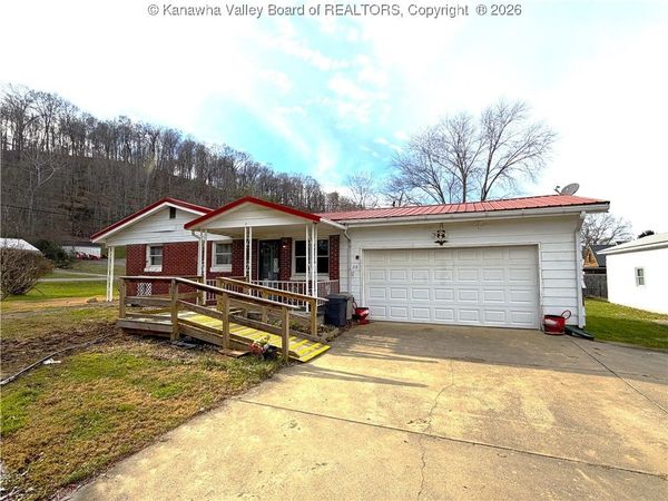 218 Oak Street, Letart, WV 25253