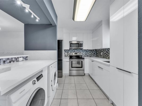 2945 NW 68th St, Fort Lauderdale, FL 33309