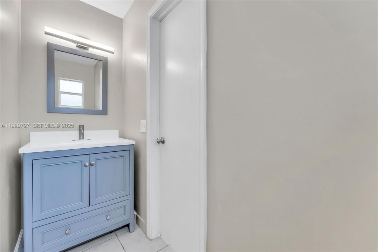 2945 NW 68th St, Fort Lauderdale, FL 33309 Photo