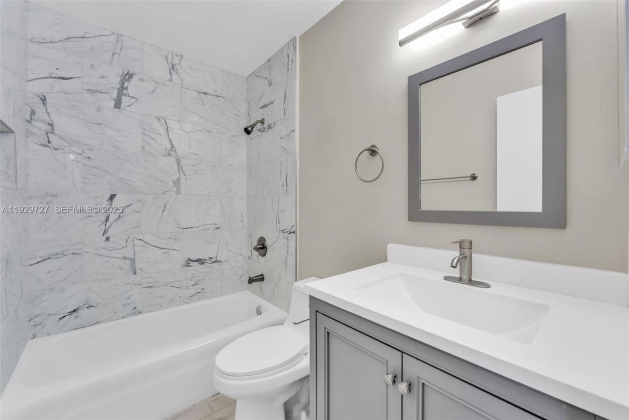 2945 NW 68th St, Fort Lauderdale, FL 33309 Photo