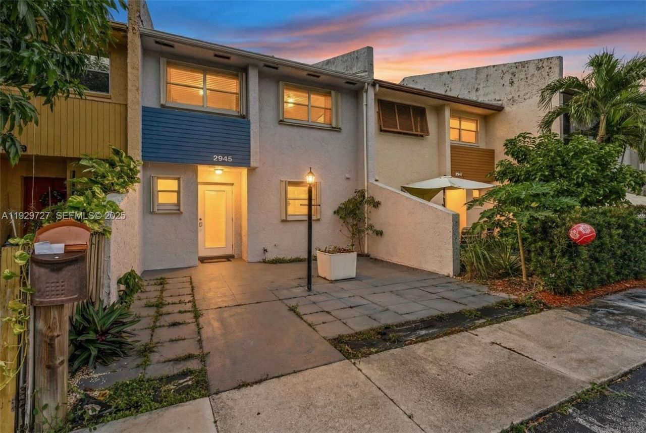 2945 NW 68th St, Fort Lauderdale, FL 33309 Photo