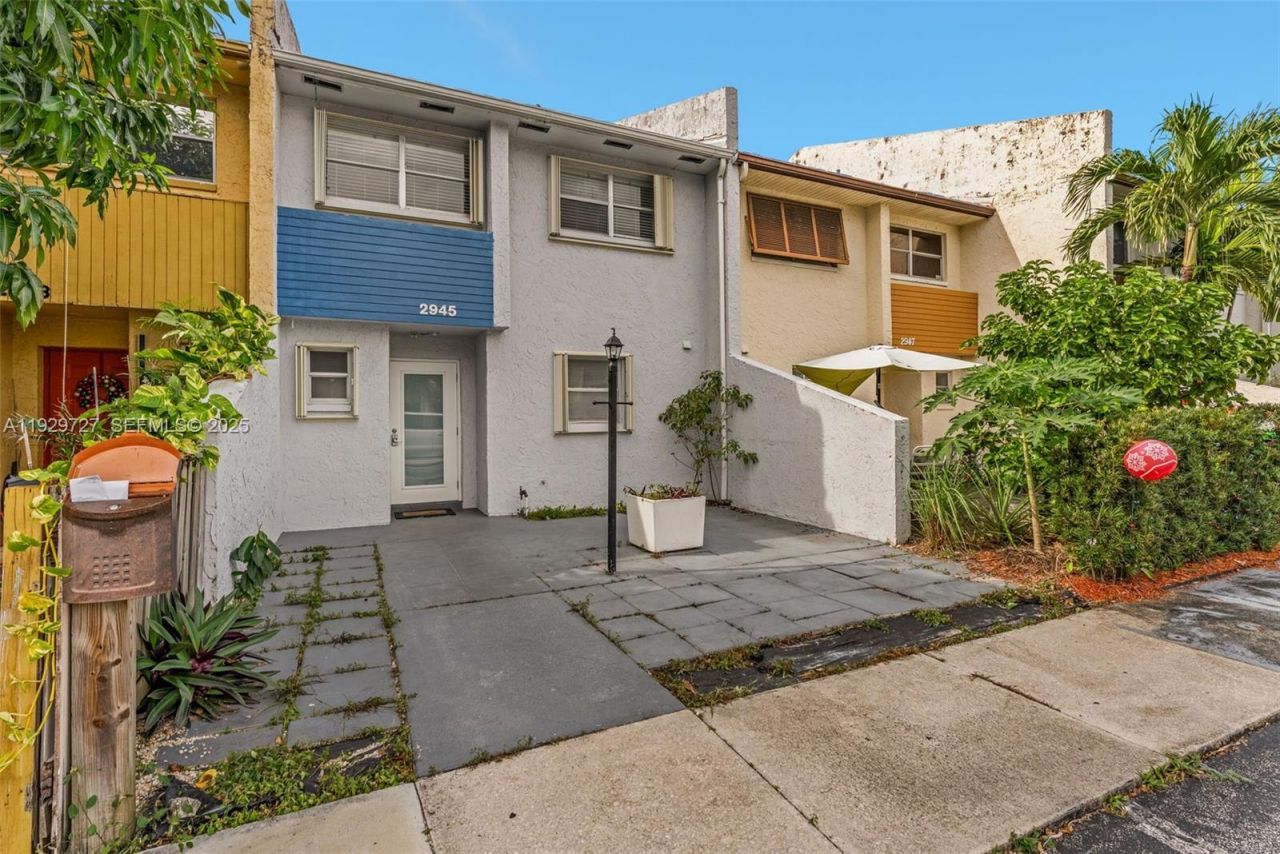 2945 NW 68th St, Fort Lauderdale, FL 33309 Photo