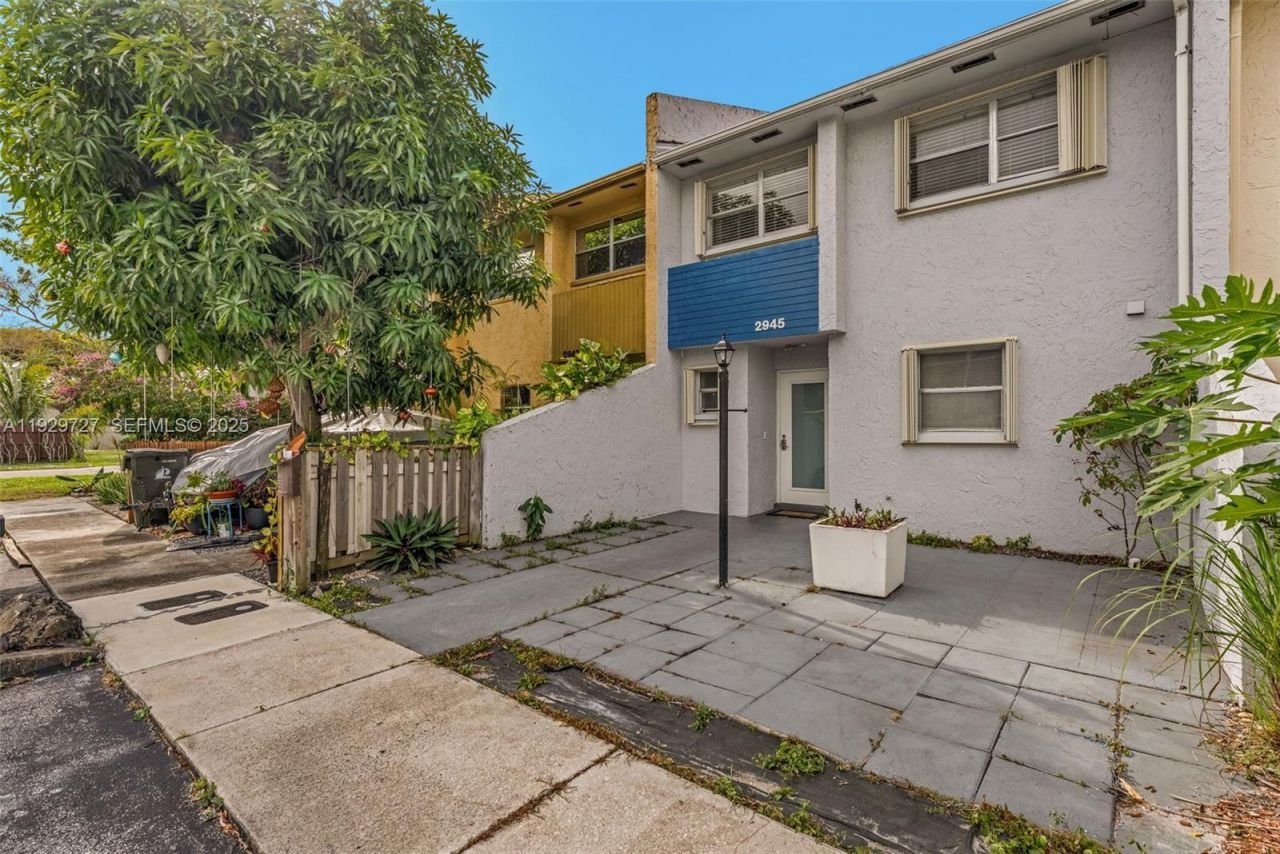 2945 NW 68th St, Fort Lauderdale, FL 33309 Photo