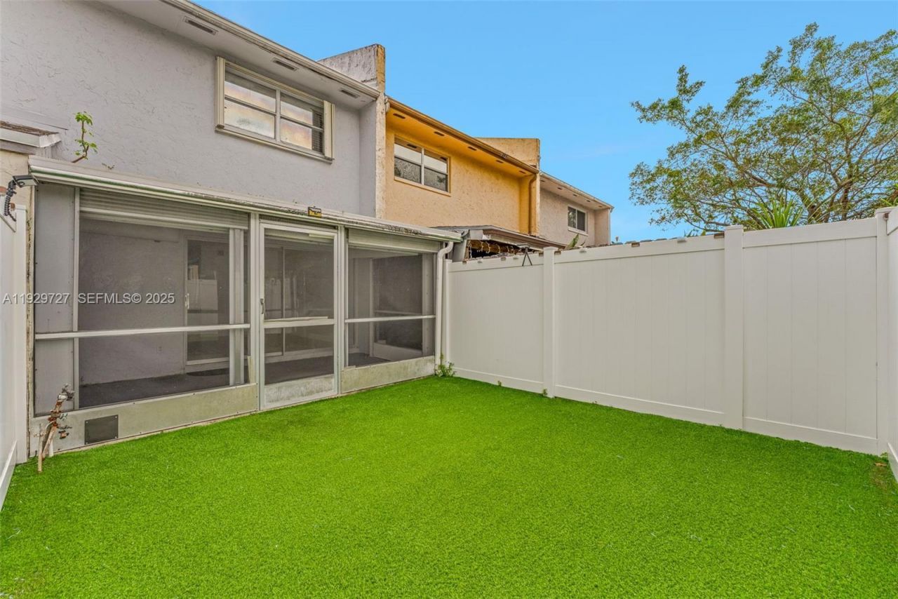 2945 NW 68th St, Fort Lauderdale, FL 33309 Photo