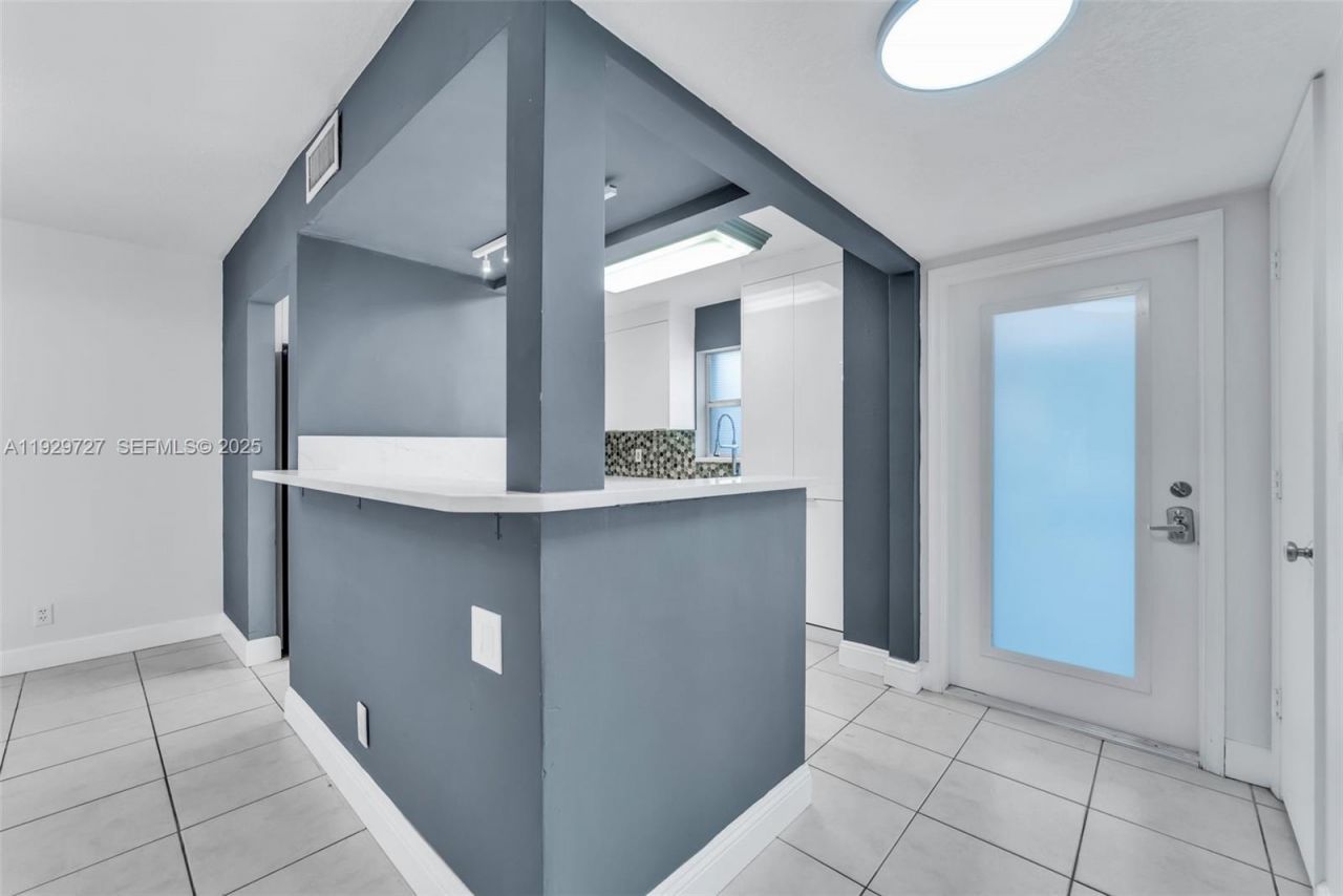 2945 NW 68th St, Fort Lauderdale, FL 33309 Photo