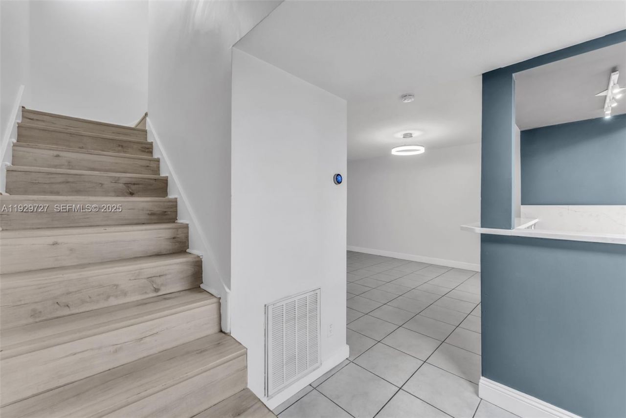 2945 NW 68th St, Fort Lauderdale, FL 33309 Photo