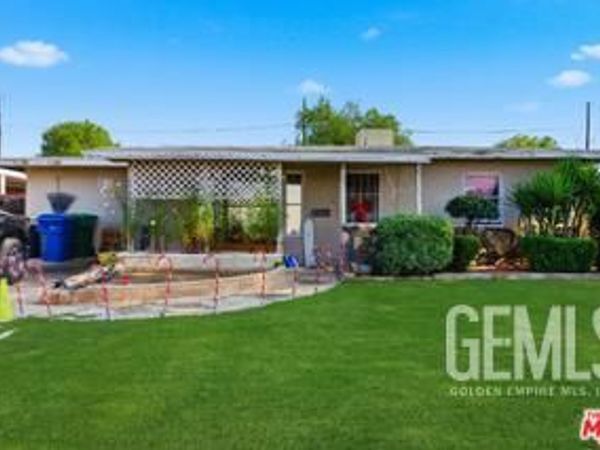 1700 Airport Drive, Bakersfield, CA 93308